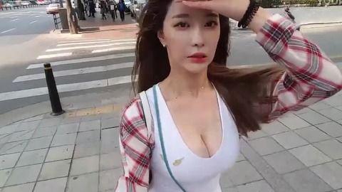 亚洲国产美女直播高清野战,高清野战直播背后的故事与影响